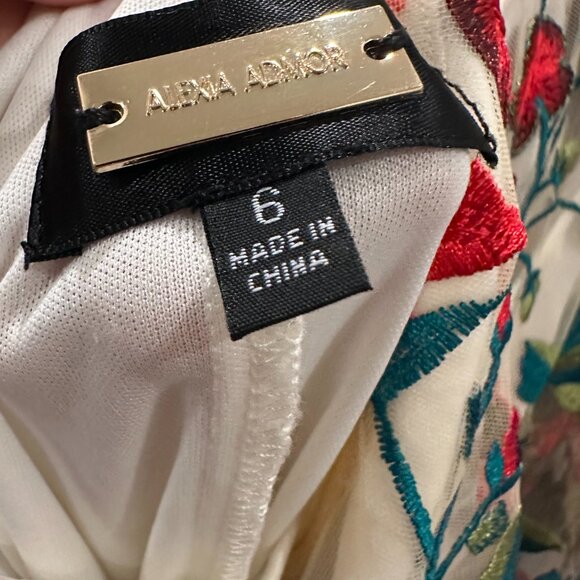 stunning Alexia Admor sheath dress w/embroidery - Picture 6 of 10